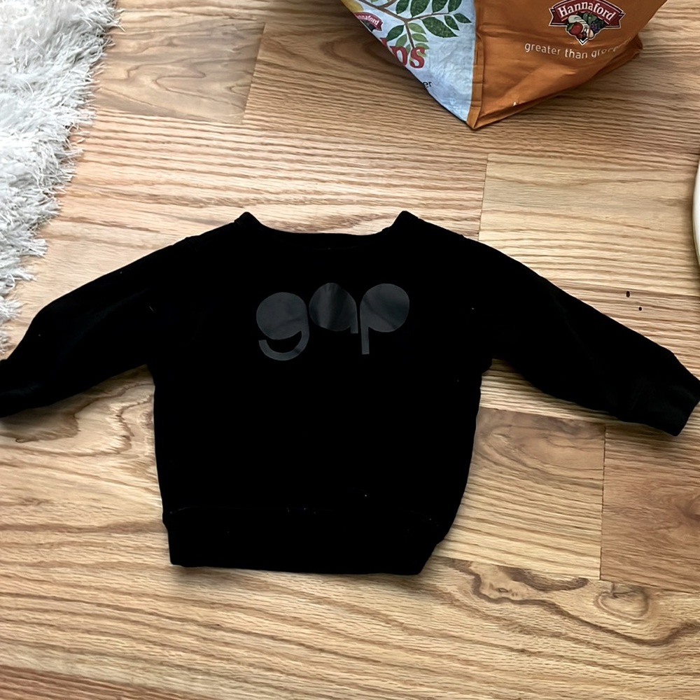 GAP CREW NECK